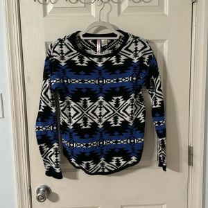 Beautiful Sweater- Blue Pattern- Medium